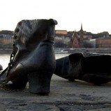 Cipők a Duna parton